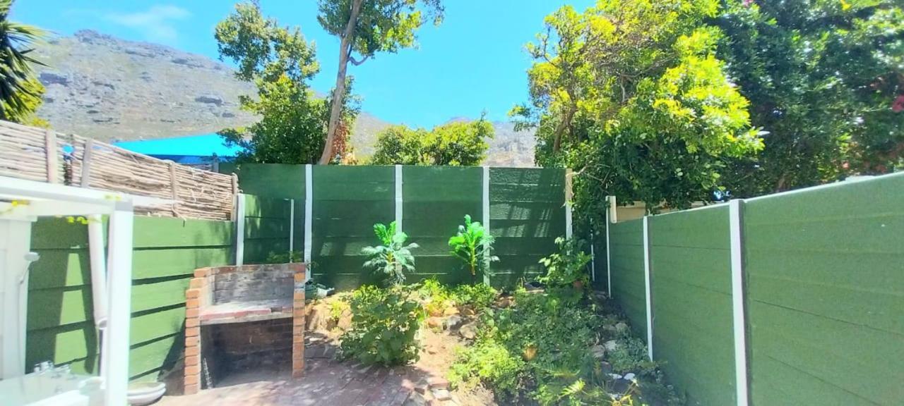 Lakeside Guest House Cape Town Exterior photo